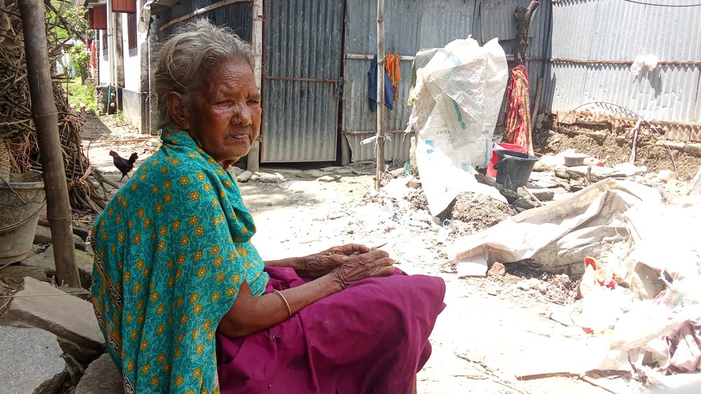 শুক্রবার খাওয়ানো হবে খাসি জবাই করে, রোববার ছাড়তে হবে ঘর
