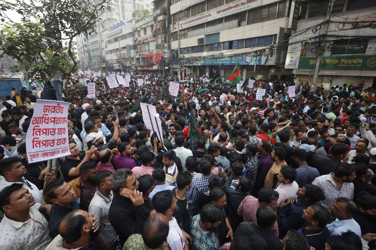 ভারতীয় দূতাবাসে স্মারকলিপি দিতে দূতাবাস অভিমুখে বিএনপির পদযাত্রা শুরু হয়েছে। ছবি: আজকের পত্রিকা