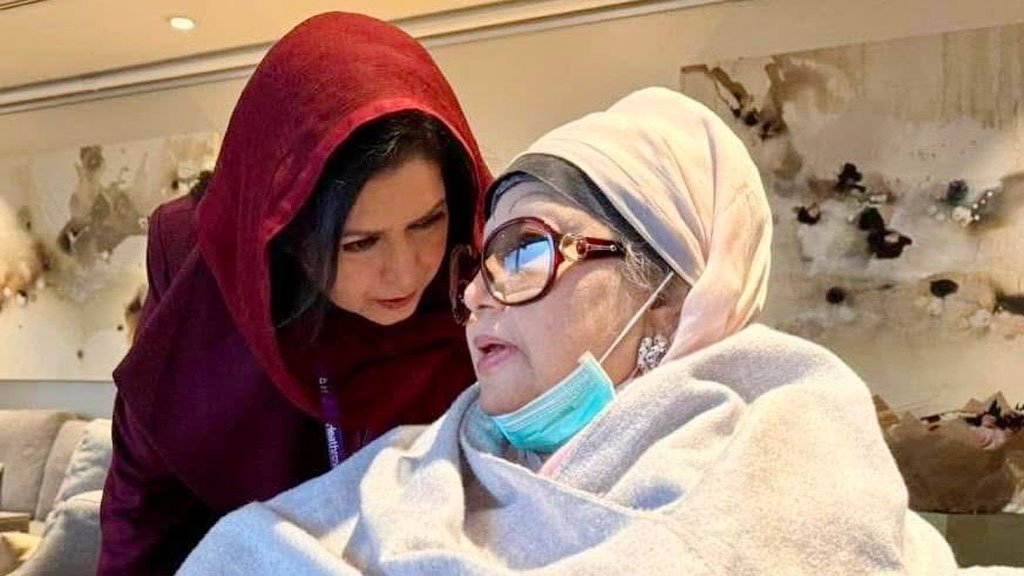 বিমানে নয়, কাতারের আমিরের পাঠানো এয়ার অ্যাম্বুলেন্সেই ফিরছেন খালেদা জিয়া