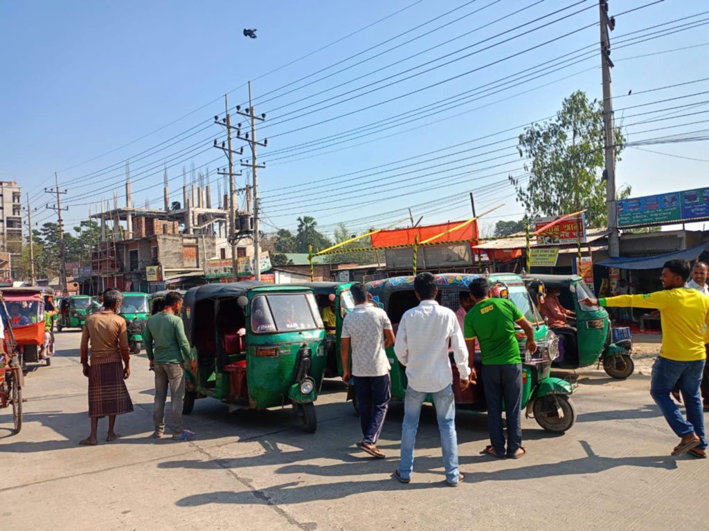 শ্রমিকনেতাদের ওপর হামলার প্রতিবাদে বগুড়া থেকে পরিবহন চলাচল বন্ধ