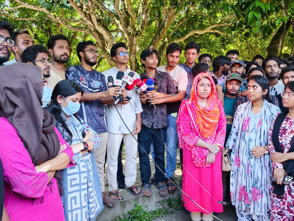 ভিসিকে প্রকাশ্যে ক্ষমা চাইতে বাকৃবি শিক্ষার্থীদের আলটিমেটাম