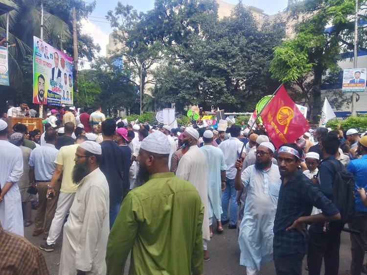 রাজধানীর বিভিন্ন পয়েন্টে বিক্ষোভ করছে জামায়াতসহ ৮ দলের নেতা-কর্মীরা। ছবি: আজকের পত্রিকা।