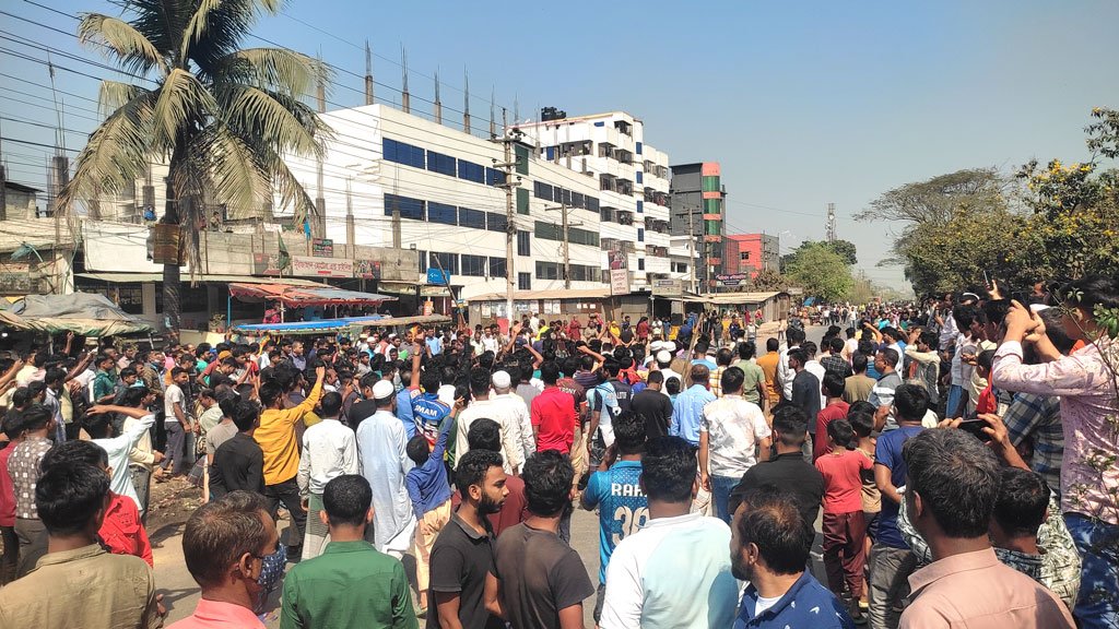 শ্রীপুরে অটোরিকশাচালকের হাত-পায়ের রগ কেটে হত্যা, ঢাকা-ময়মনসিংহ মহাসড়ক অবরোধ