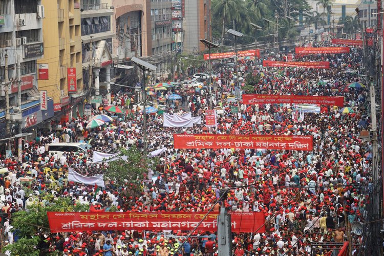মহান মে দিবস উপলক্ষে আজ বৃহস্পতিবার রাজধানীর নয়াপল্টনে জাতীয়তাবাদী শ্রমিক দলের উদ্যোগে শ্রমিক সমাবেশ। ছবি: আজকের পত্রিকা