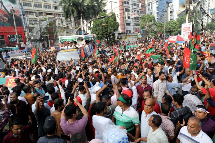 নয়াপল্টনে বুধবার দুপুরে বিএনপির র‍্যালি। ছবি: আজকের পত্রিকা
