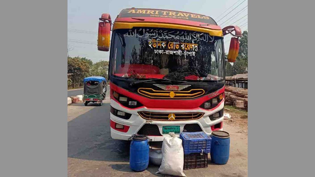 বাস ডাকাতির পর ২ যাত্রীকে ধর্ষণ, চালকসহ গ্রেপ্তার ৩