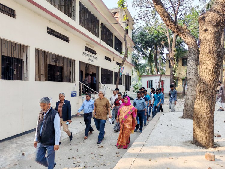 বিশ্ববিদ্যালয়ের সম্ভাব্যতা যাচাইয়ে সাত কলেজের সবগুলো ক্যাম্পাস ঘুরে দেখেছেন বিশেষজ্ঞ কমিটির সদস্যরা।