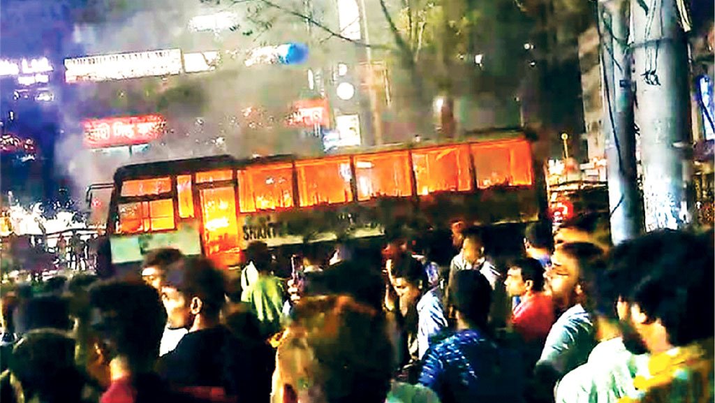 ককটেল আগুনে বাড়ল উদ্বেগ