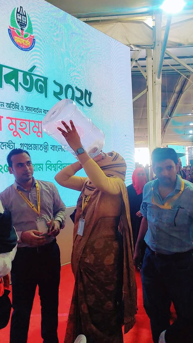 চট্টগ্রাম বিশ্ববিদ্যালয়ের পঞ্চম সমাবর্তন অনুষ্ঠান। ছবি: আজকের পত্রিকা