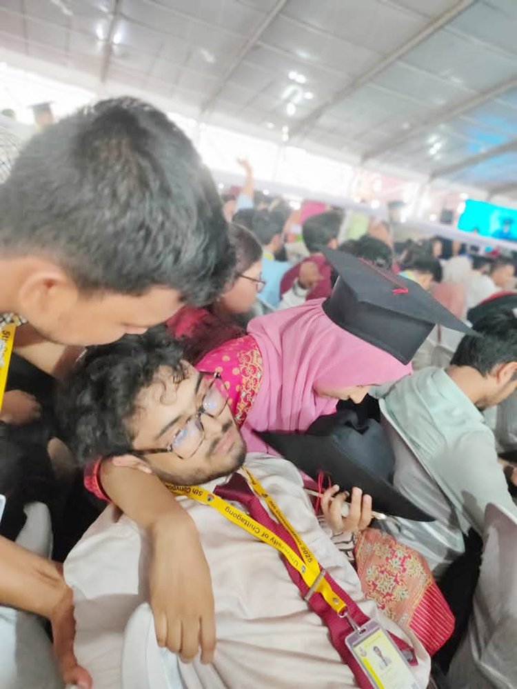 চট্টগ্রাম বিশ্ববিদ্যালয়ের পঞ্চম সমাবর্তন অনুষ্ঠান। ছবি: আজকের পত্রিকা
