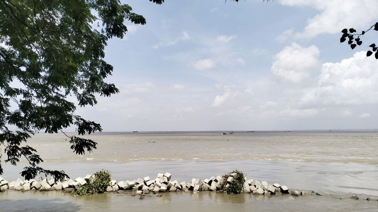 জেলে নৌকাশূন্য পদ্মা-মেঘনার অভয়াশ্রম এলাকা। ছবি: আজকের পত্রিকা