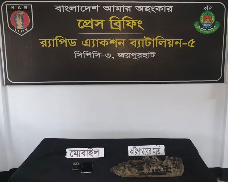 কষ্টিপাথরের বিষ্ণুমূর্তি। ছবি: সংগৃহীত