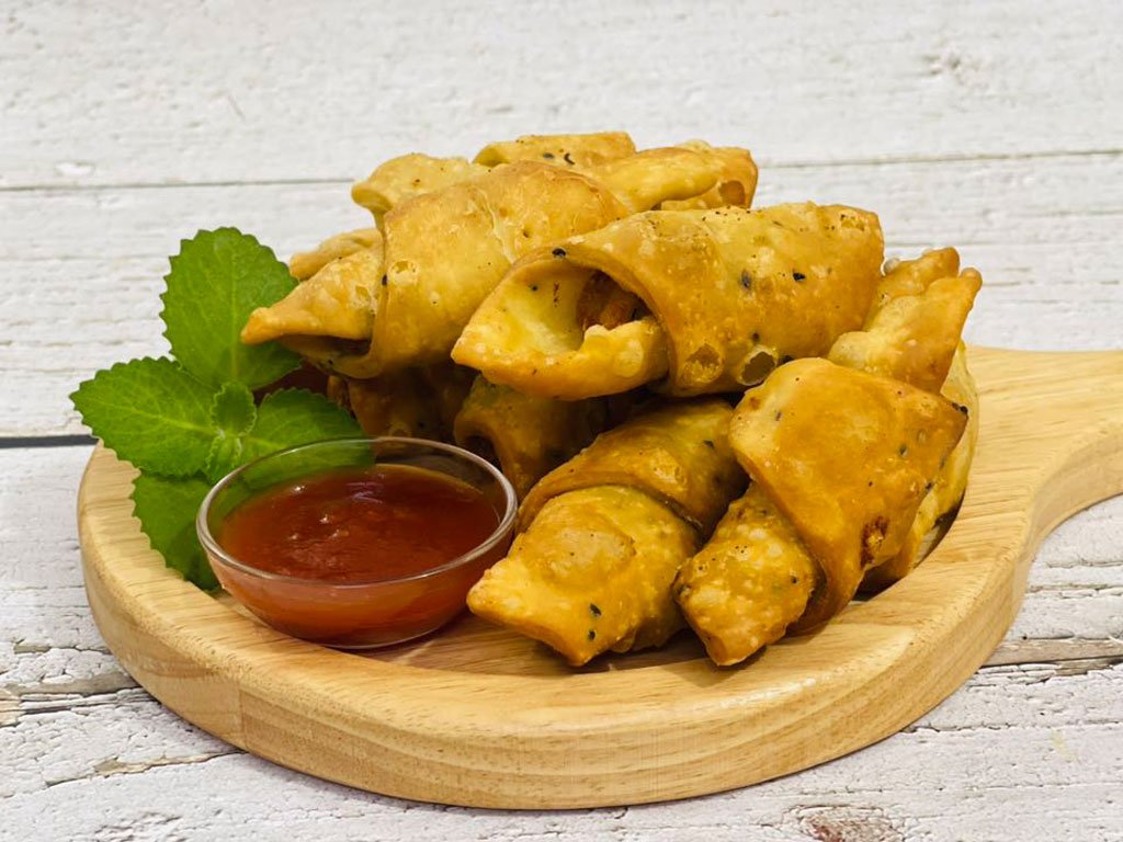 ছুটির বিকেলের নাশতায় সুস্বাদু বিফ সমুচা