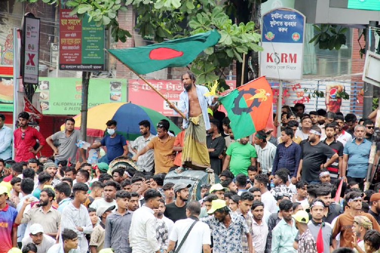 রাজধানীর শাহবাগে জাতীয়তাবাদী ছাত্রদলের সমাবেশ শুরু। ছবি: আজকের পত্রিকা