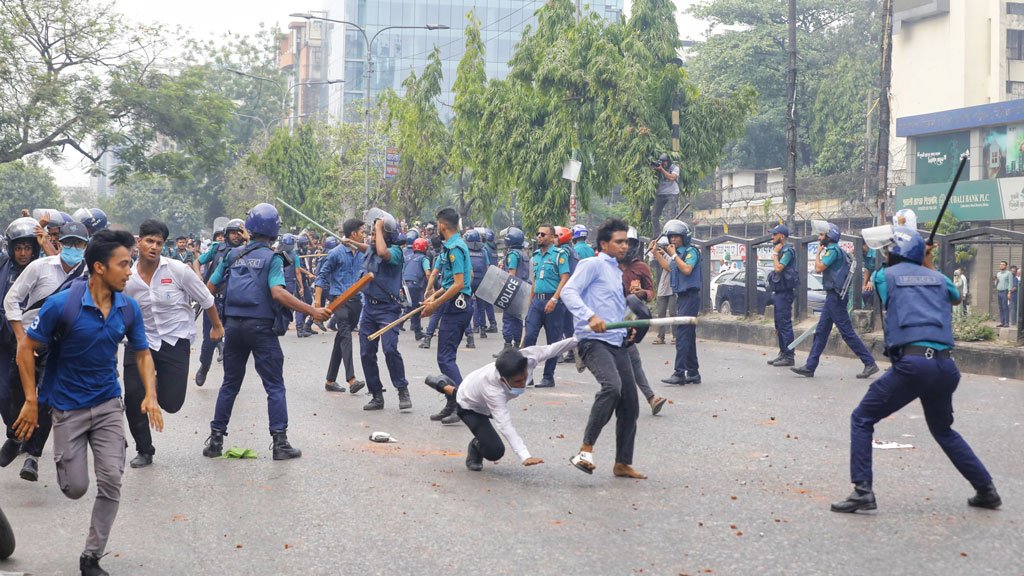 ঢাকা ও সিটি কলেজের শিক্ষার্থীদের সংঘর্ষে আহত ১০