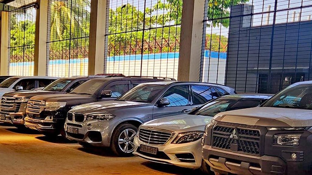 সাবেক এমপিদের ২৪ বিলাসবহুল গাড়ি আবার উঠছে নিলামে