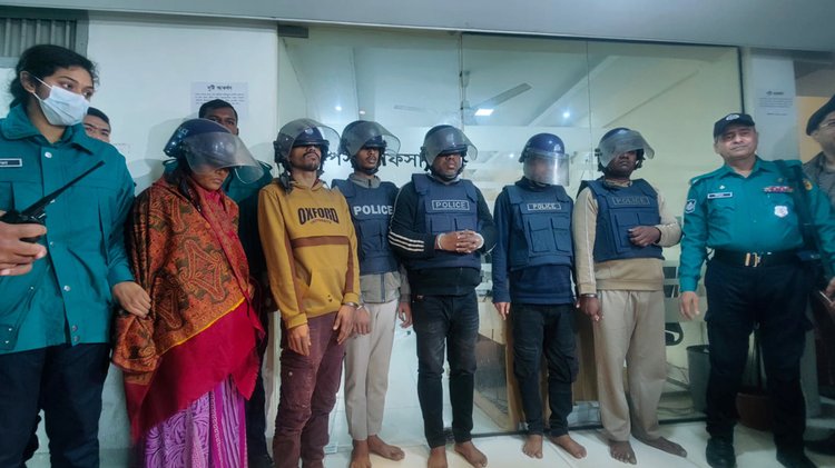 গ্রেপ্তার ছয় ব্যক্তি। ছবি: সংগৃহীত