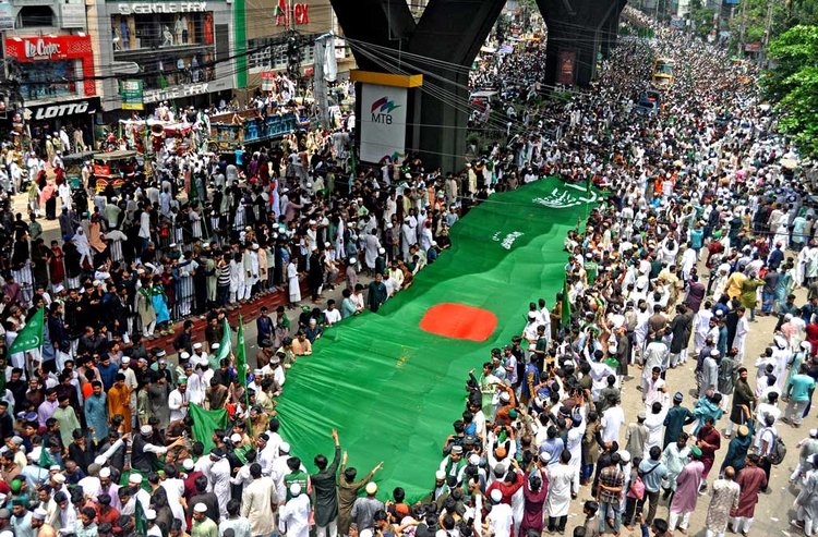 ঈদে মিলাদুন্নবী (সা.) উপলক্ষে আজ চট্টগ্রামে আঞ্জুমানে রহমানিয়া আহমদিয়া সুন্নিয়া ট্রাস্টের ব্যবস্থাপনায় জশনে জুলুস। ছবি: হেলাল সিকদার।