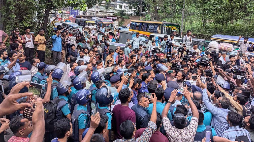 পটিয়ার ওসি প্রত্যাহারে বৈষম্যবিরোধীদের আলটিমেটাম