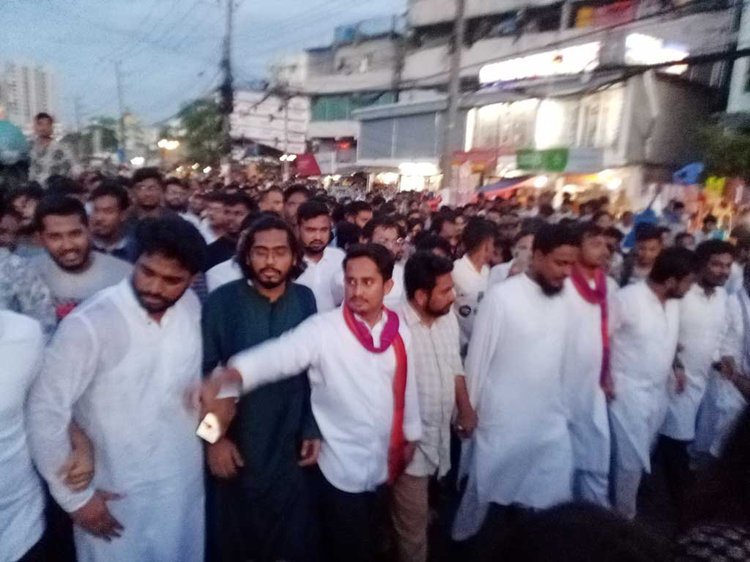 চট্টগ্রাম নগরীর বিপ্লবী উদ্যানে জুলাই পদযাত্রার সমাবেশ। ছবি: আজকের পত্রিকা