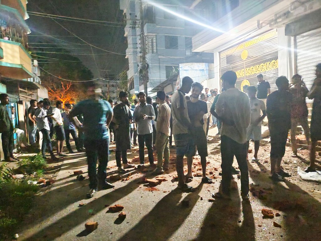 চবিতে স্থানীয়দের হামলায় ৭০ শিক্ষার্থী আহত