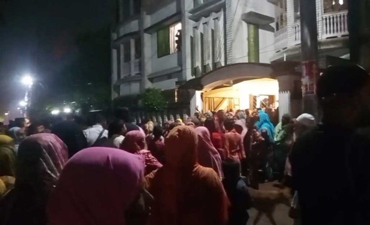 গাজীপুরের টঙ্গীতে ঢাকনাবিহীন ম্যানহোলে পড়ে মারা যাওয়া ফারিয়া তাসনিম জ্যোতির ছয় বছরের যমজ শিশুসন্তান আরিয়ান ও আইয়ান। ছবি: আজকের পত্রিকা