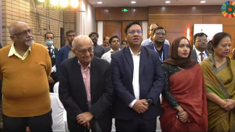 বাংলাদেশ–চীন মৈত্রী সম্মেলন কেন্দ্রে ‘বাংলাদেশ রিফর্ম ট্র্যাকার’-এর উদ্বোধনী অনুষ্ঠানে বক্তারা। ছবি: আজকের পত্রিকা।