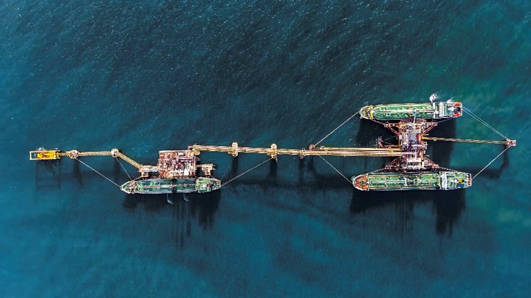 গভীর সমুদ্রে গুরুত্বপূর্ণ খনিজ থাকতে পারে এই সম্ভাবনা থেকে ক্রমেই সমুদ্রের গভীরে খনন বাড়ছে। ছবি: সংগৃহীত