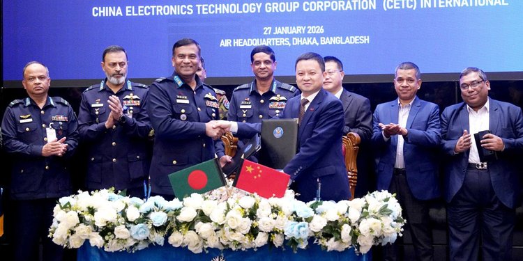 আকাশ প্রতিরক্ষা সক্ষমতা জোরদারের লক্ষ্যে সামরিক মনুষ্যবিহীন আকাশযান (ইউএভি) উৎপাদন কারখানা স্থাপনে চীনের সঙ্গে চুক্তি করেছে বাংলাদেশ। ছবি: আইএসপিআর
