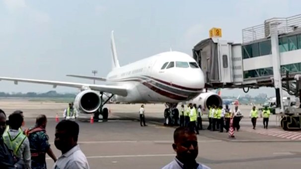 খালেদা জিয়াকে বহনকারী কাতার আমিরের বিশেষ এয়ার অ্যাম্বুলেন্স। ছবি: ভিডিও থেকে নেওয়া