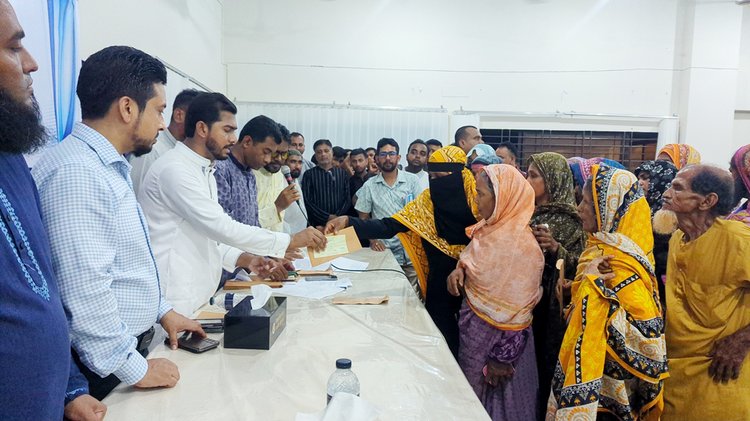 দশমিনা উপজেলা পরিষদ অডিটোরিয়াম হলরুমে গতকাল রাতে কথা বলেন প্রবাসী কল্যাণ ও বৈদেশিক কর্মসংস্থান প্রতিমন্ত্রী মো. নুরুল হক নুর। ছবি: সংগৃহীত
