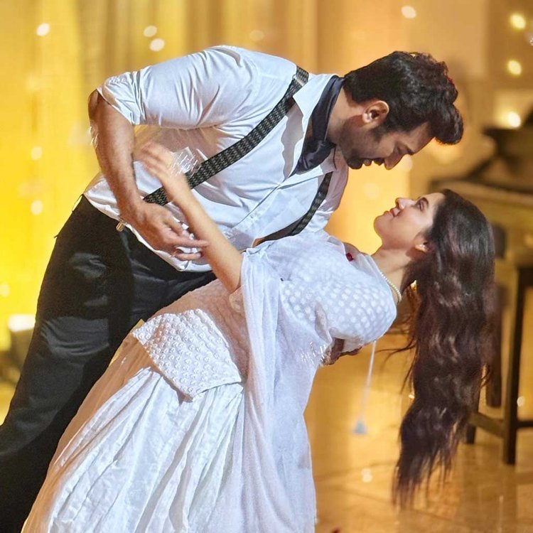 ‘চিরদিনই তুমি যে আমার’ সিরিয়ালের দৃশ্যে দিতিপ্রিয়া রায় ও জিতু কামাল। ছবি: ইনস্টাগ্রাম