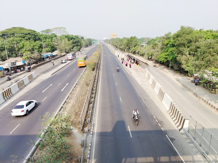 শিবচর থেকে ঢাকা-ভাঙ্গা এক্সপ্রেসওয়ের দৃশ্য। ছবি: আজকের পত্রিকা