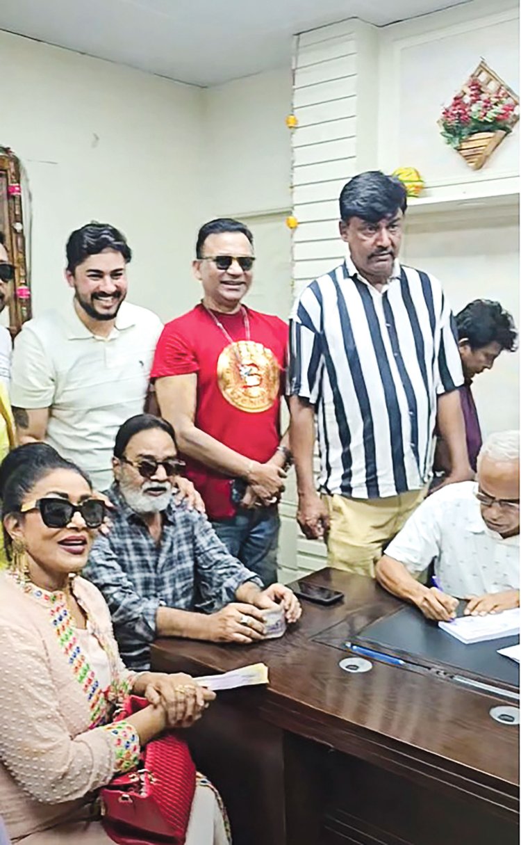 শিবা শানু-জয় চৌধুরী প্যানেলের প্রার্থীরা। ছবি: সংগৃহীত