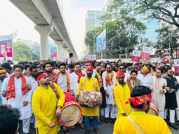 পয়লা বৈশাখ উপলক্ষে রাজধানীতে বর্ণিল শোভাযাত্রা করেছে জাতীয় নাগরিক পার্টি (এনসিপি)। ছবি: আজকের পত্রিকা
