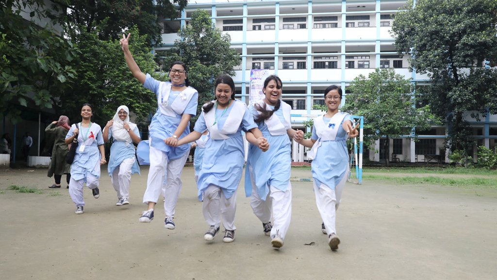 এসএসসি ও সমমানের ফল: পাস ও জিপিএ-৫ পাওয়াতে এগিয়ে মেয়েরা