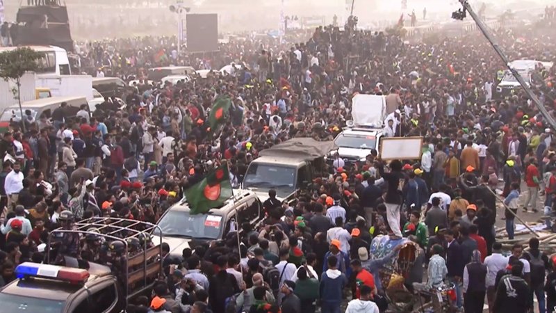 মাকে দেখতে সংবর্ধনা মঞ্চ থেকে হাসপাতালের পথে তারেক রহমান