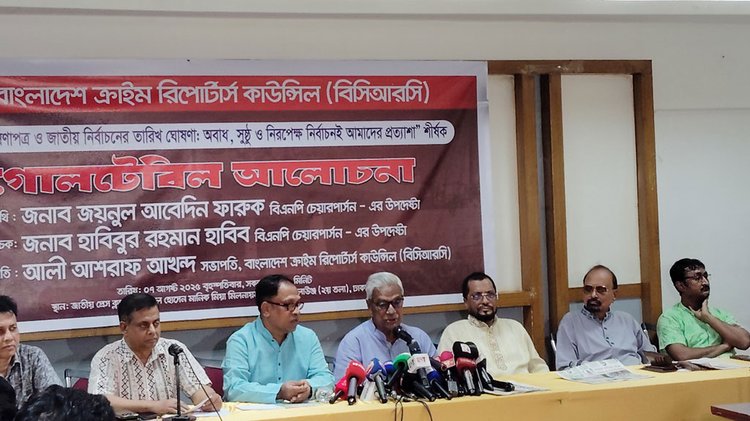 জাতীয় প্রেসক্লাবের আলোচনা সভায় বক্তারা। ছবি: আজকের পত্রিকা