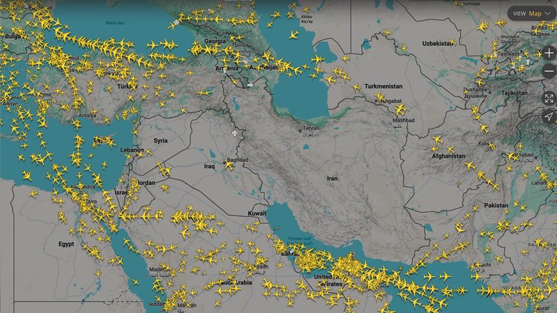 হামলার পর ইরানের আকাশ এড়িয়ে যাচ্ছে বেসামরিক বিমান