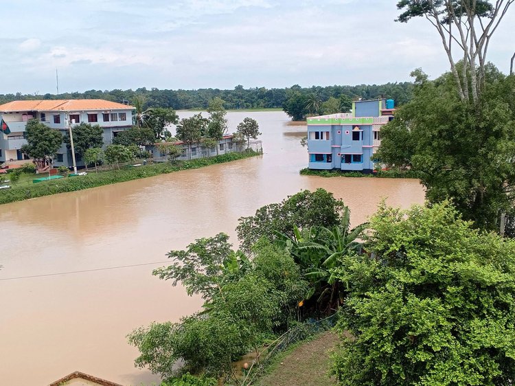 ব্রাহ্মণবাড়িয়ার আখাউড়া উপজেলার নিম্নাঞ্চল তলিয়ে গেছে। ছবি: আজকের পত্রিকা