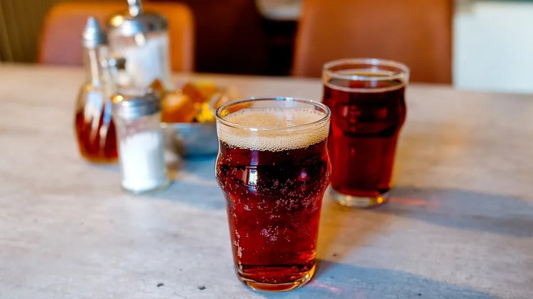 ম্যাকডেইড পরিবারের সদস্যরা চেয়েছিলেন খেলোয়াড়রা যেন মদ না খেয়েও উদ্যাপন করতে পারেন। সেই থেকে ফুটবল স্পেশালের জন্ম। ছবি: জনি লিনস্ক