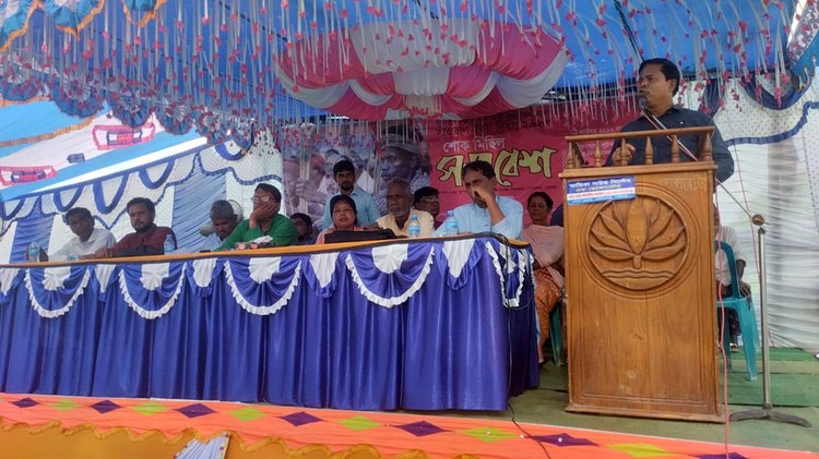 গাইবান্ধার গোবিন্দগঞ্জে সাঁওতাল হত্যা দিবস পালন ও তিন সাঁওতাল হত্যার ন্যায়বিচারসহ সাত দফা দাবিতে সমাবেশ। ছবি: আজকের পত্রিকা