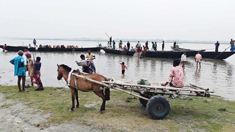 গাইবান্ধার সুন্দরগঞ্জ উপজেলার কাপাসিয়া ইউনিয়নের ভাটিকাপাসিয়া খেয়াঘাট। ছবি: আজকের পত্রিকা