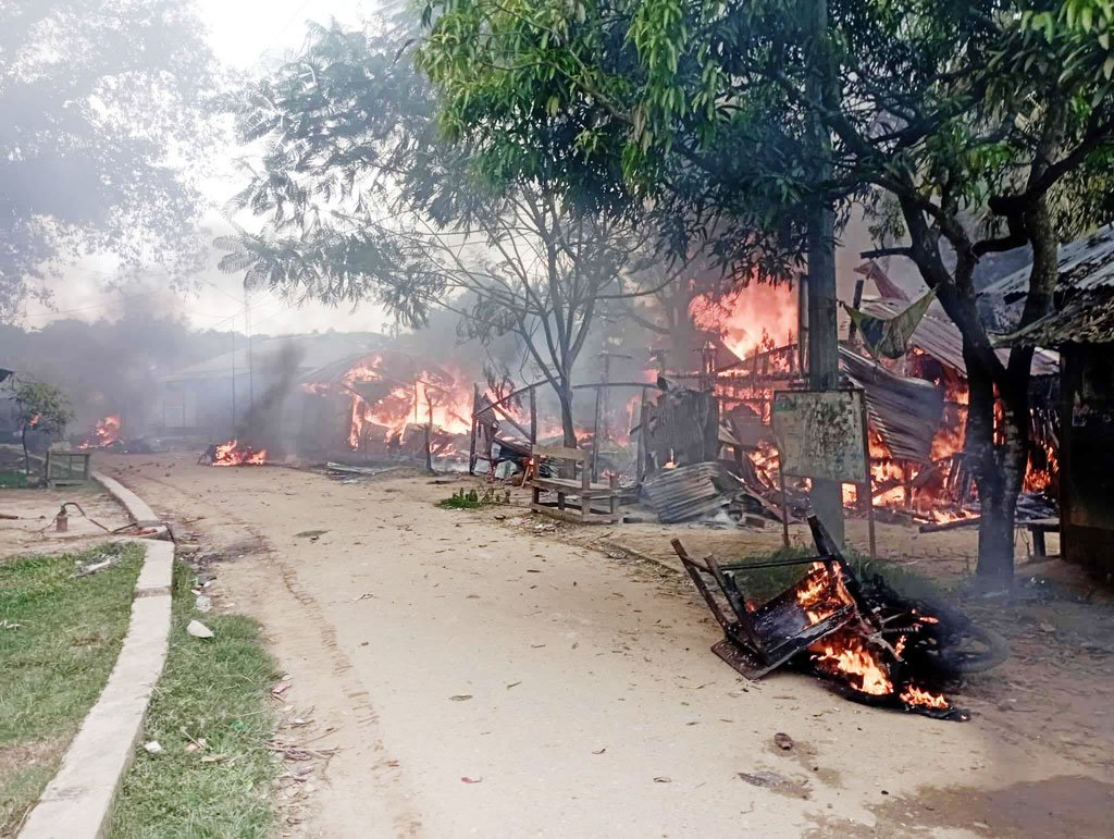 খাগড়াছড়ির গুইমারায় ১৪৪ ধারা ভেঙে বিক্ষোভ–হামলা-অগ্নিসংযোগ, ১১ সেনাসদস্যসহ আহত অর্ধশত
