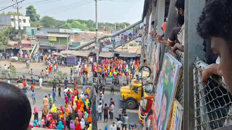 গাজীপুরের শ্রীপুর, কারখানা খুলে দেওয়ার দাবি, শ্রমিকদের দফায় দফায় মহাসড়ক অবরোধ