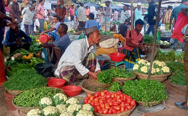 গাংনী উপজেলার বামন্দী বাজার থেকে গতকাল শুক্রবার বিকেলে তোলা। ছবি: আজকের পত্রিকা
