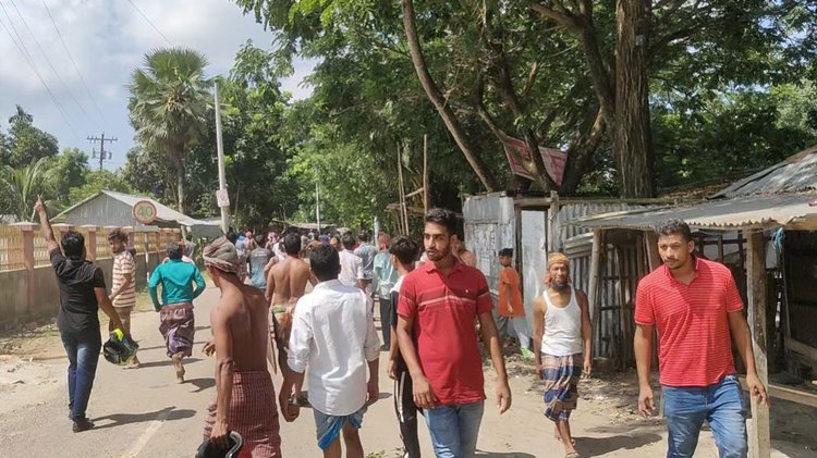 ব্যবসায়িক দেনা-পাওনাকে কেন্দ্র করে কোটালীপাড়া উপজেলার মাঝবাড়ি ও বংকুরা গ্রামের দুই পক্ষের মধ্যে সংঘর্ষে অন্তত ২০ জন আহত হয়। ছবি: আজকের পত্রিকা