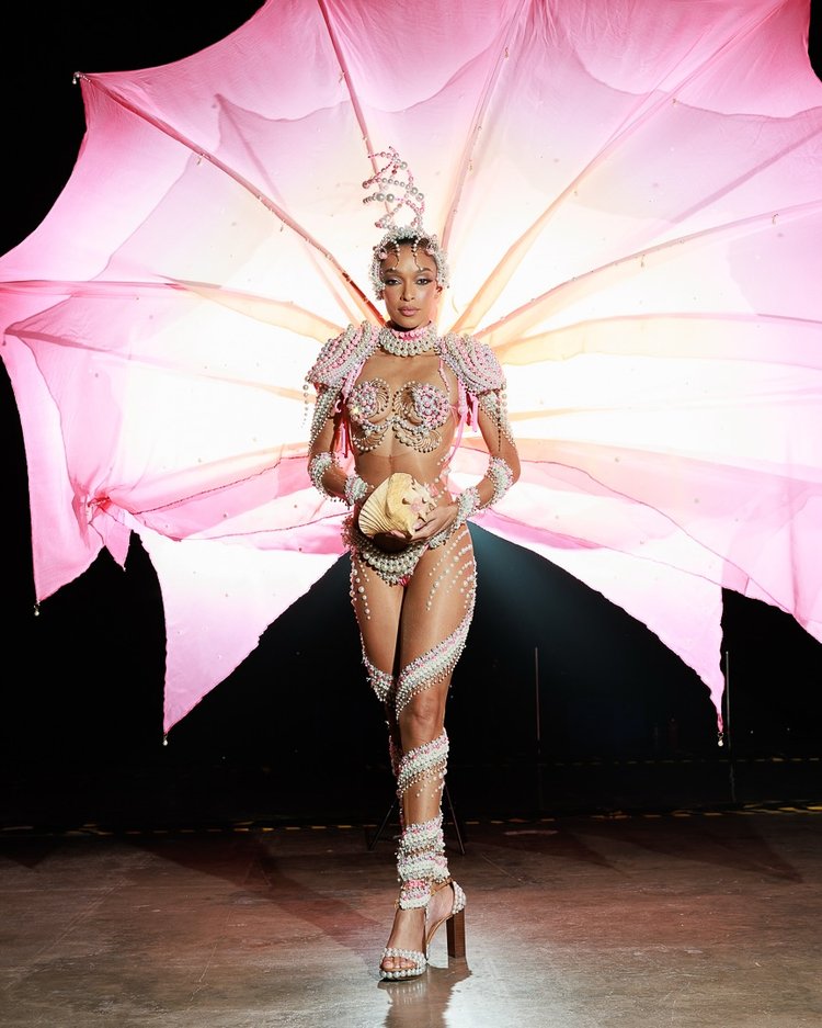 মুক্তার মোহ মায়ায় মিস ইউনিভার্স গুয়াদালুপে। ছবি: ফেসবুক