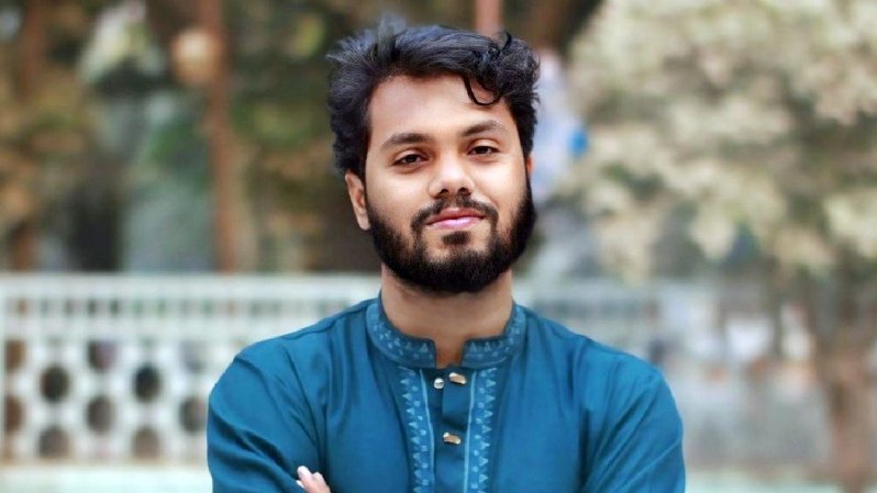 রিকশায় বসা হাদিকে গুলি করে মোটরসাইকেলে আসা দুই যুবক