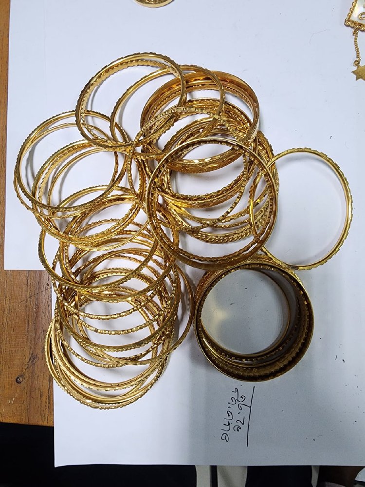 শেখ হাসিনা ও তাঁর বোন শেখ রেহানা এবং তাঁদের সন্তানদের নামে এই লকারগুলোতে গয়না রয়েছে। ছবি: আজকের পত্রিকা।